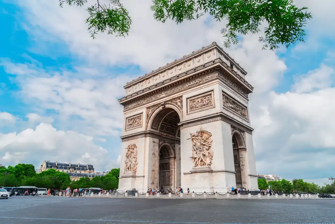 Arc de Triomphe opening hours