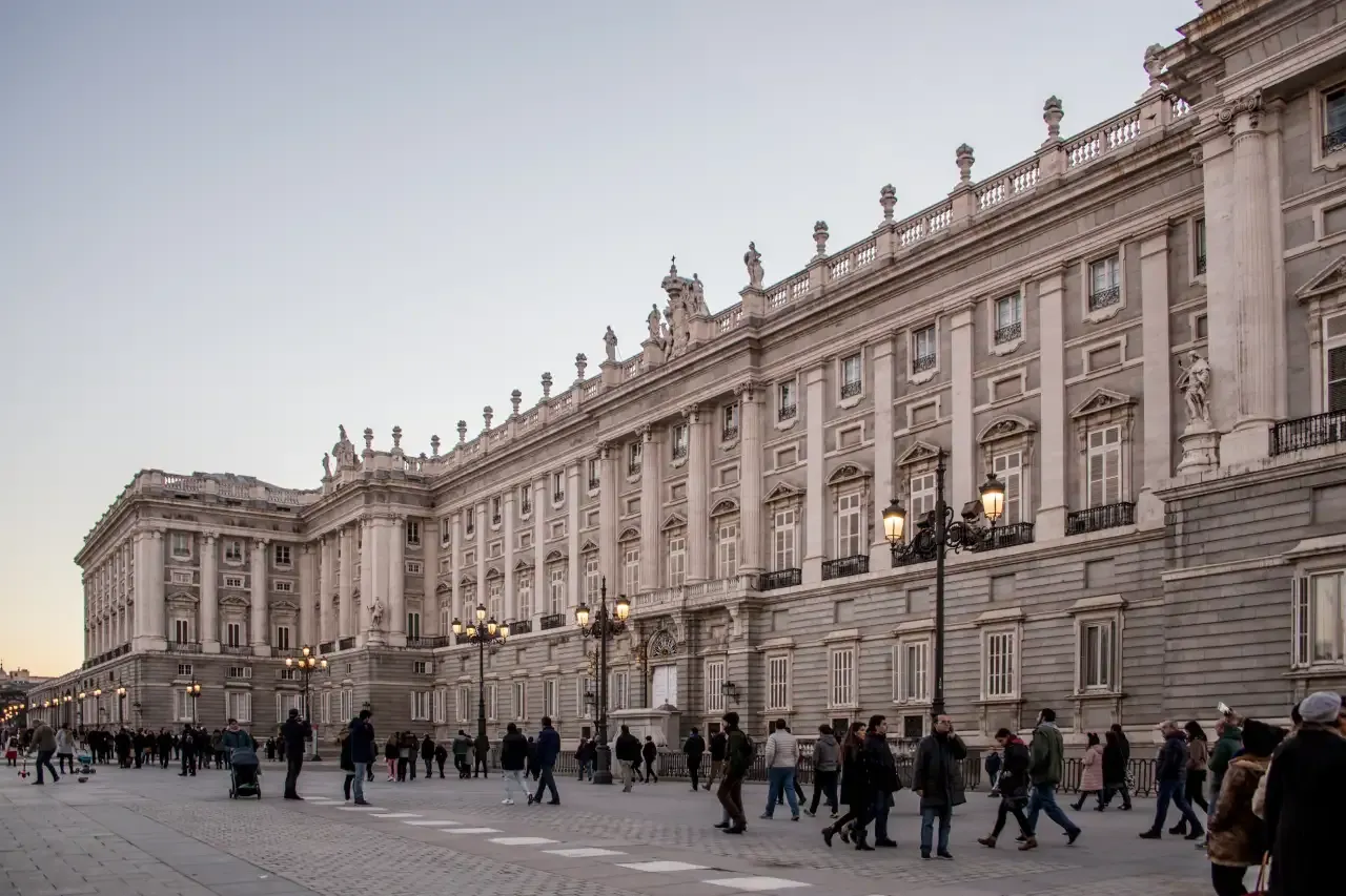 Best time to visit the Royal Palace of Madrid