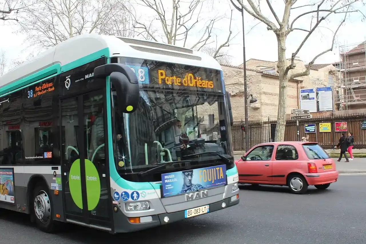 Bus line 38 of Paris