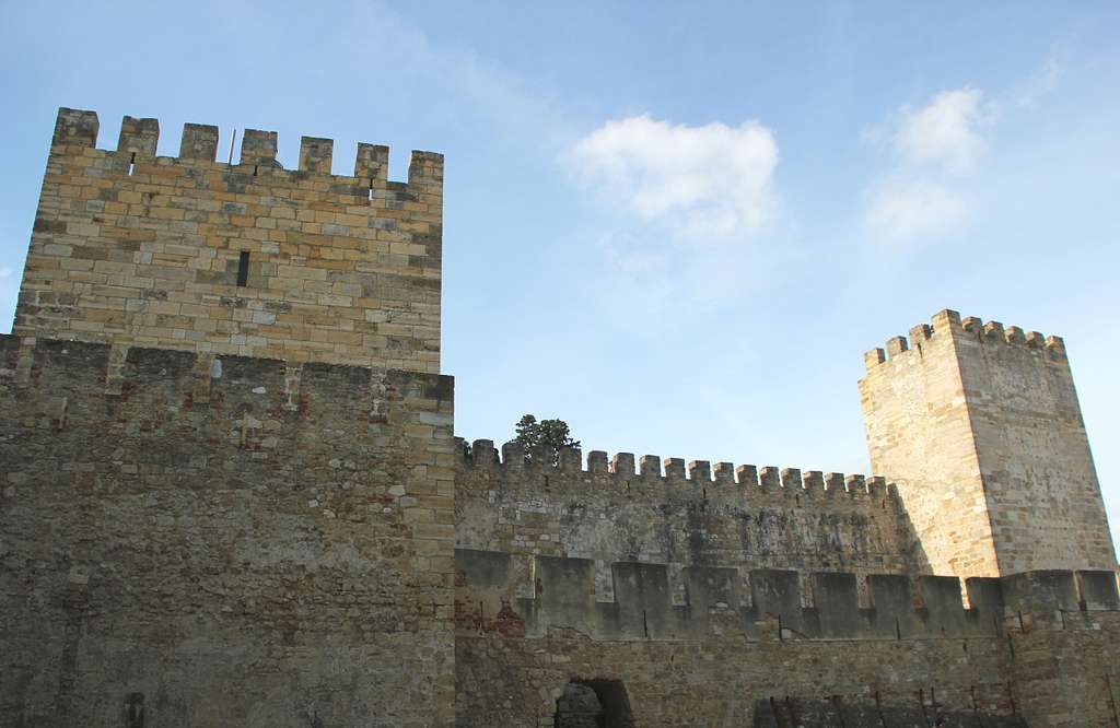 Castelo de São Jorge walls and towers