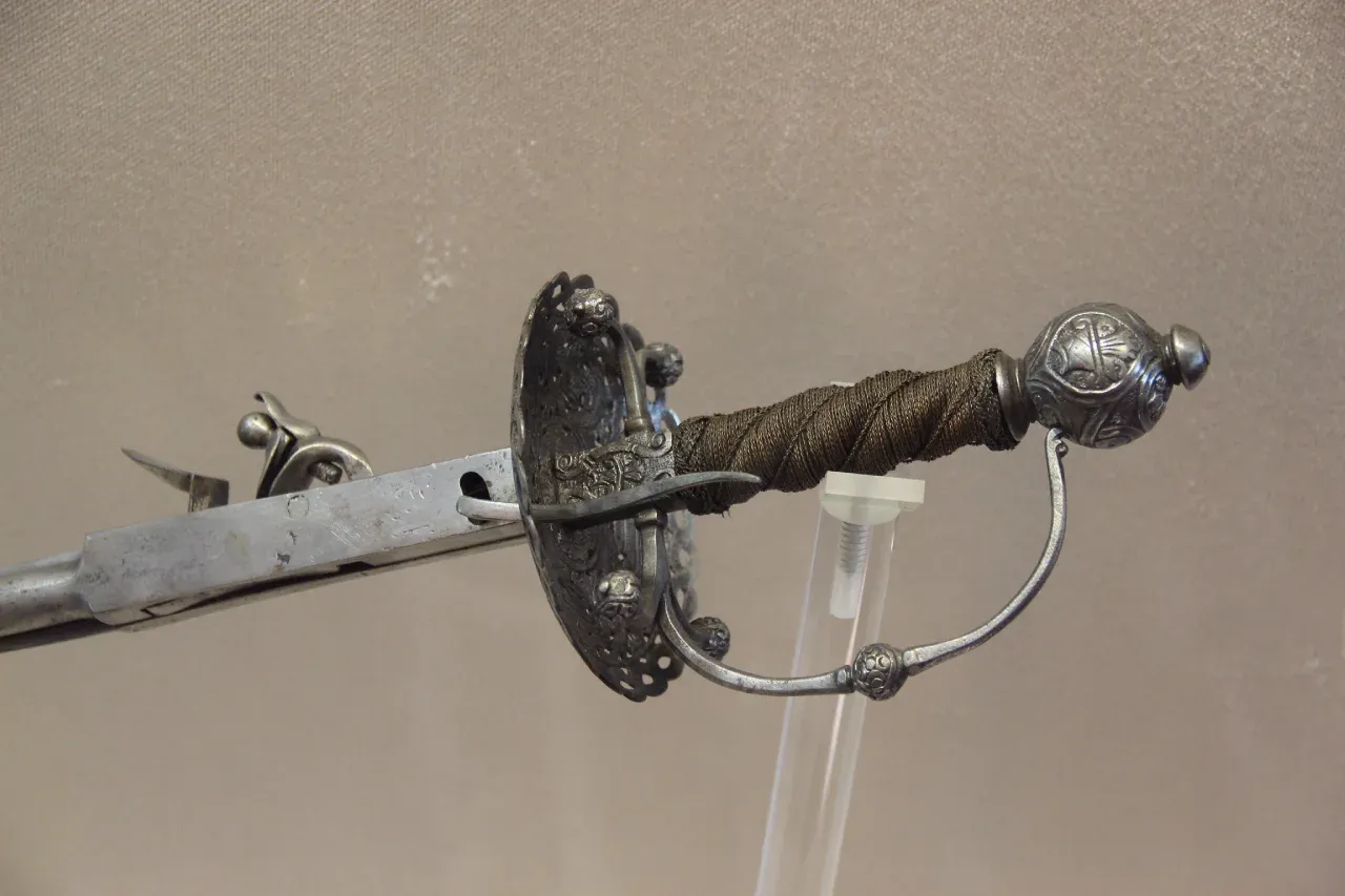 Combination sword and pistol