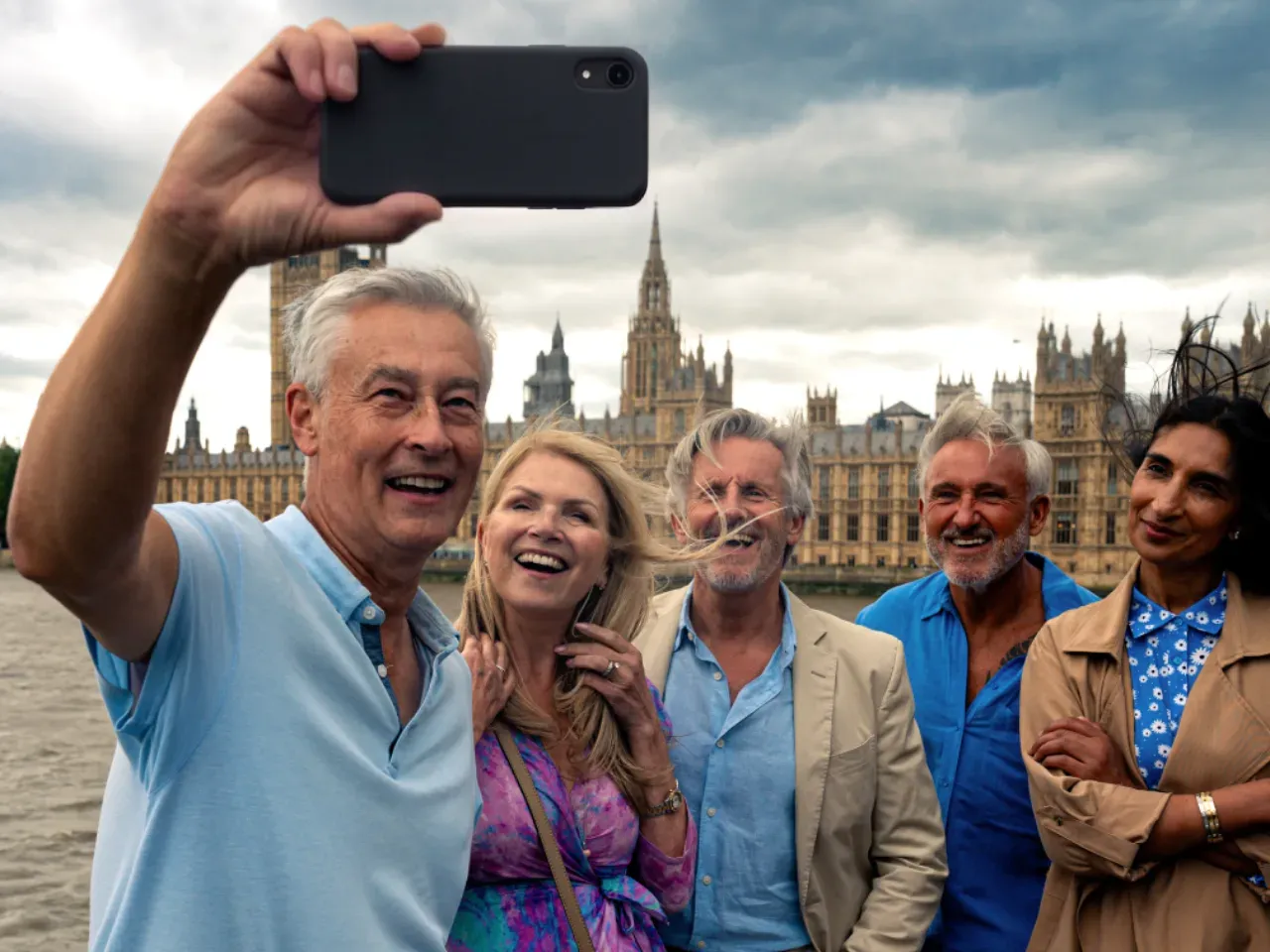 Friends on a cruise in London