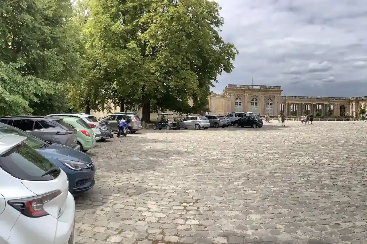 Grand Trianon parking