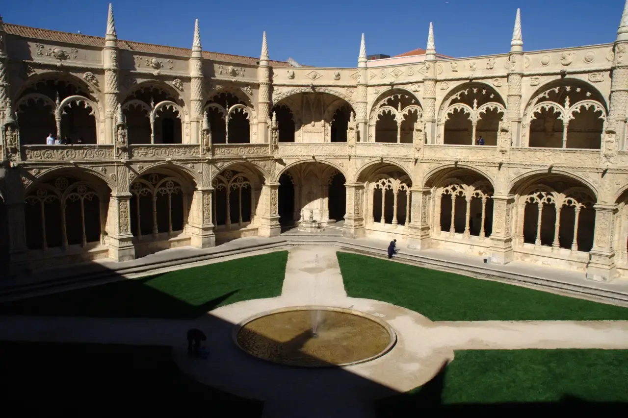 Ground floor of Jerónimos Monastery Cloister