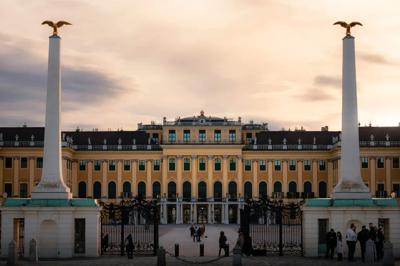 How to get to Schönbrunn Palace