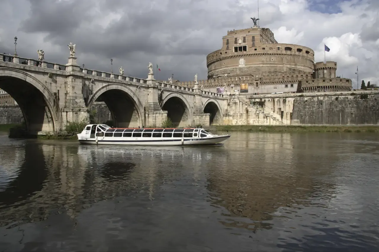 How to get to the Castel Sant'Angelo by boat
