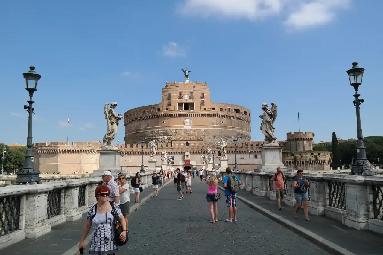 How to get to the Castel Sant'Angelo on foot