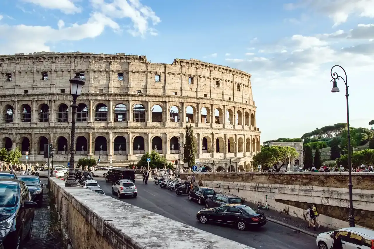 How to get to the Colosseum by car