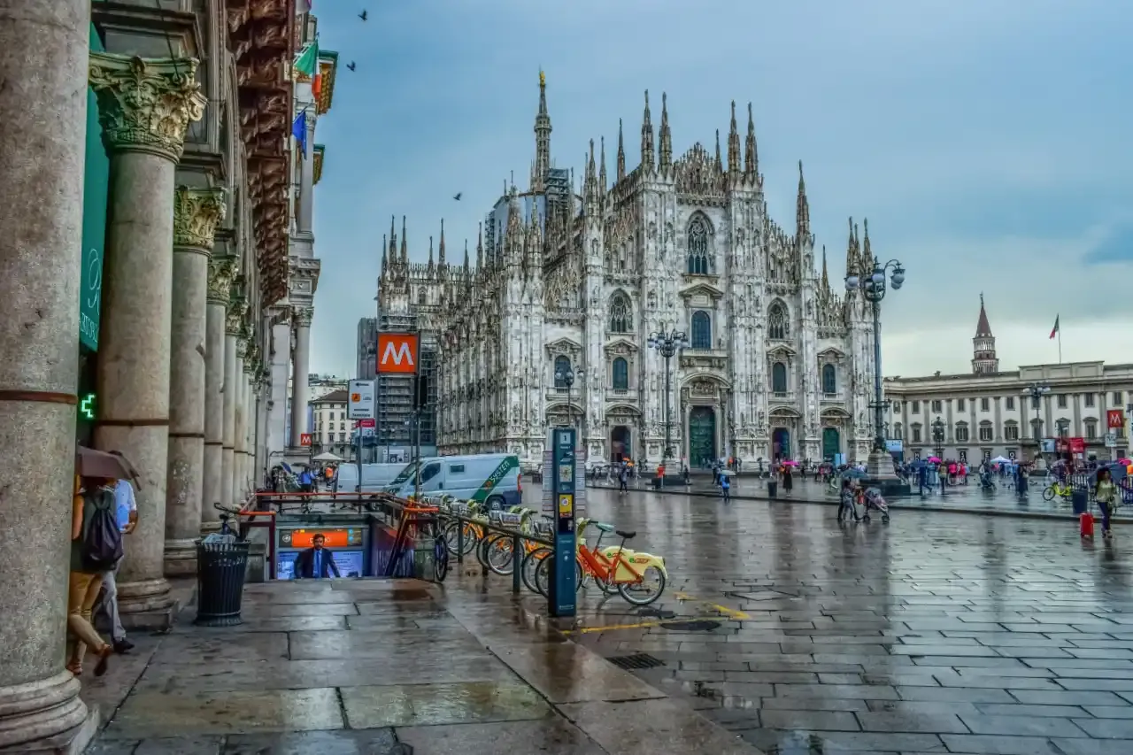 How to get to the Duomo Milan by metro