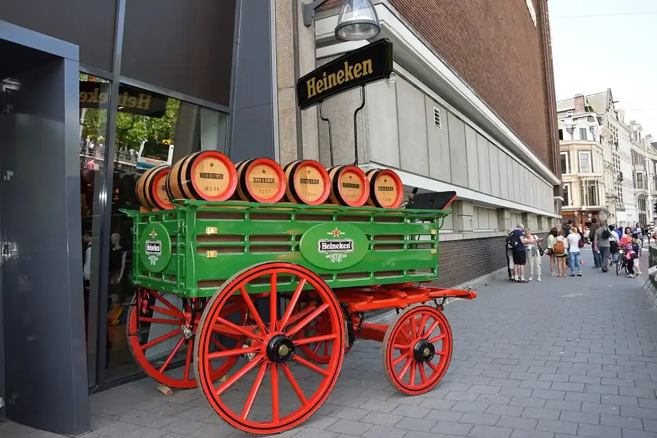 How to get to the Heineken Experience on foot