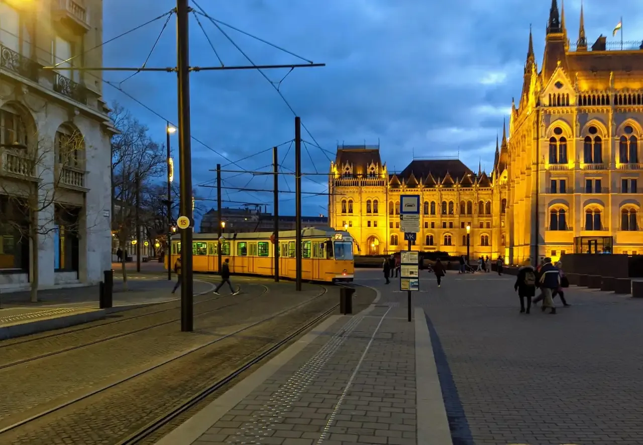 How to get to the Hungarian Parliament Building