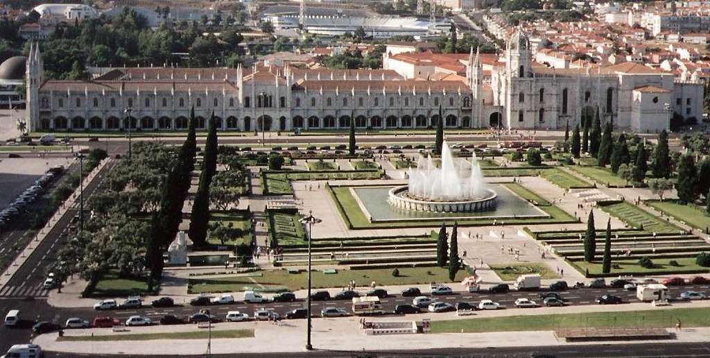 How to get to the Jerónimos Monastery by car