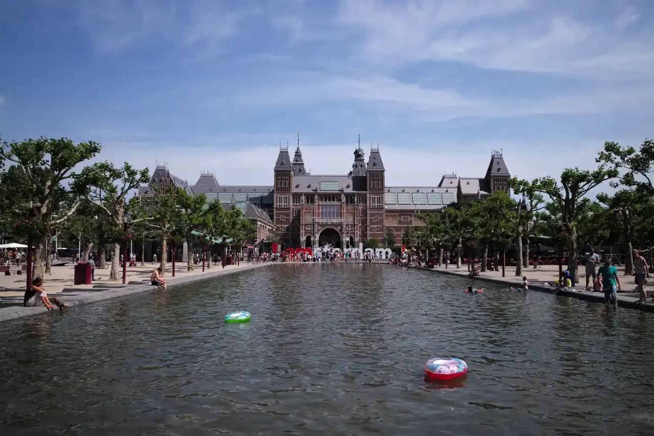 How to get to the Rijksmuseum on foot