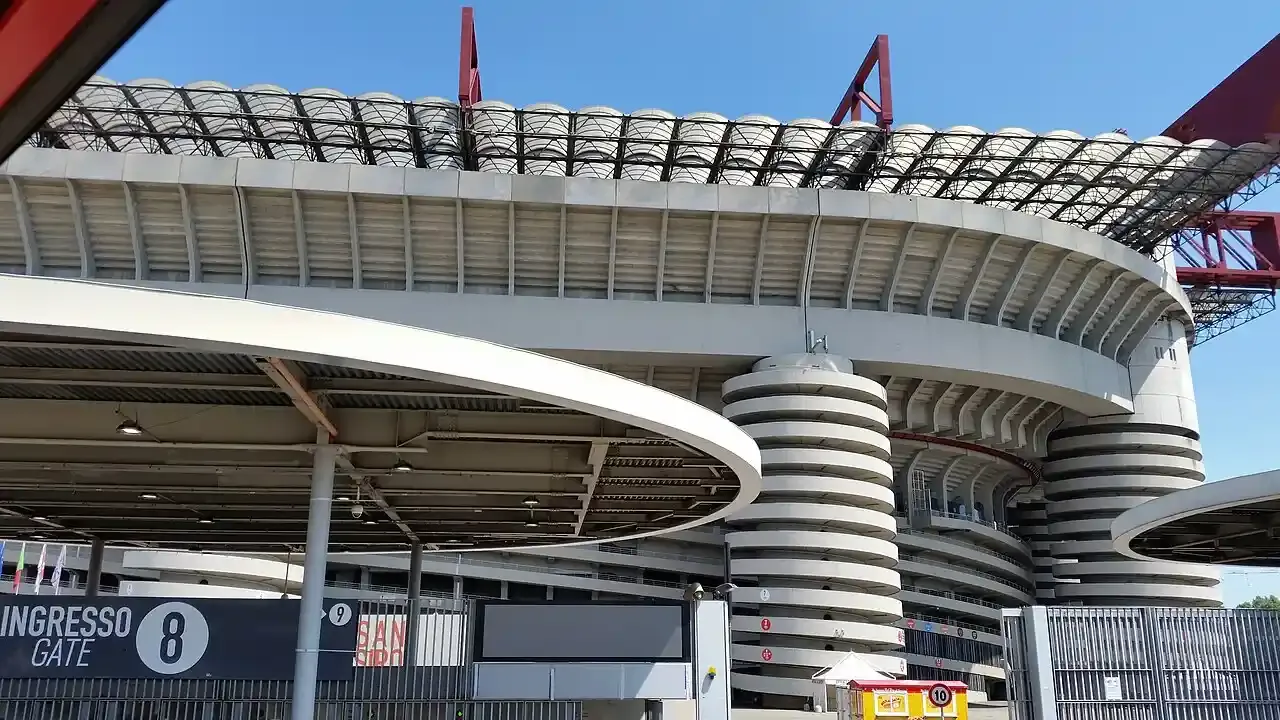 How to get to the San Siro Stadium on foot