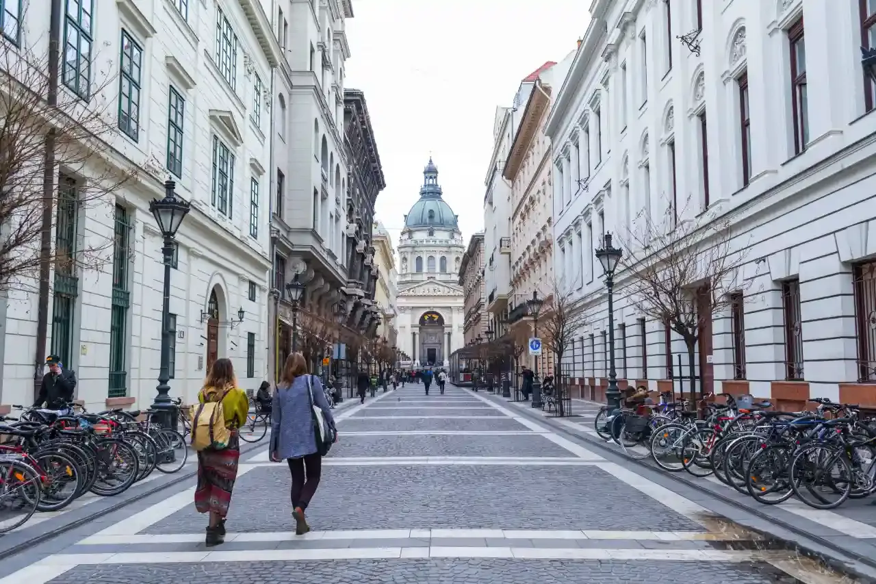 How to get to the St. Stephen's Basilica on foot