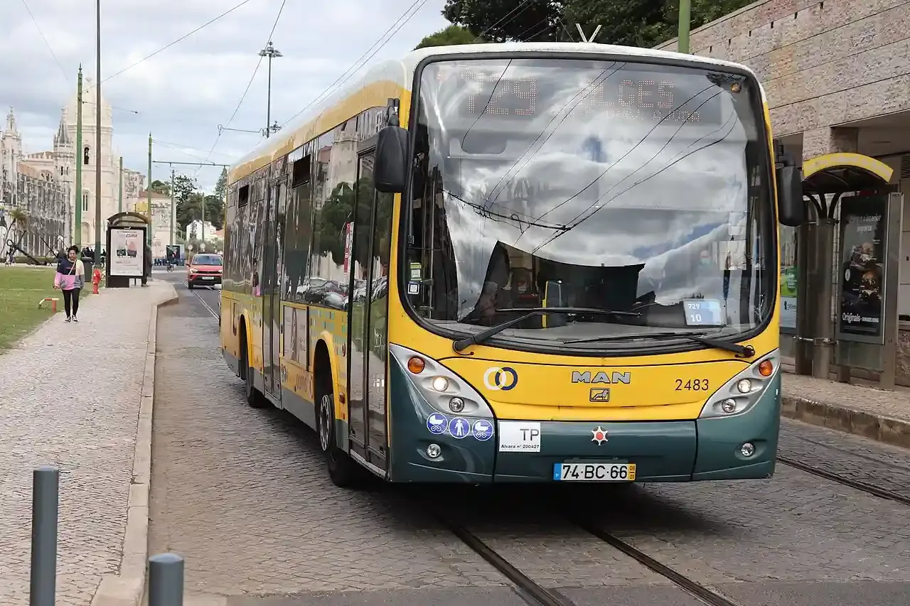 Lisbon bus 729