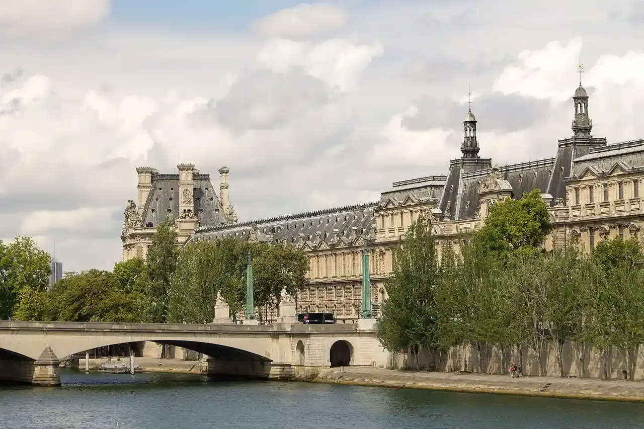 Louvre and Pont du Carrousel