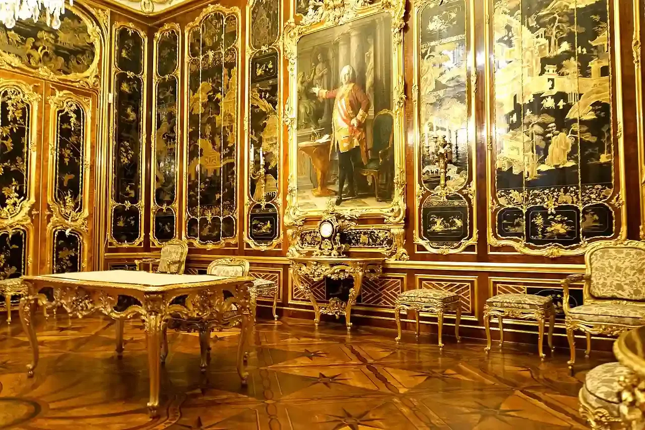 Old lacquer room