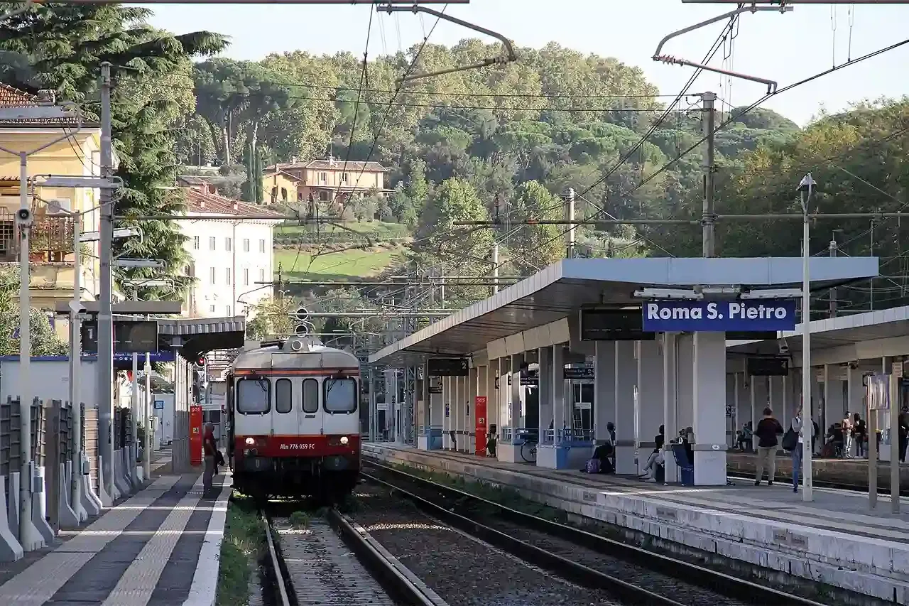 Roma San Pietro train station