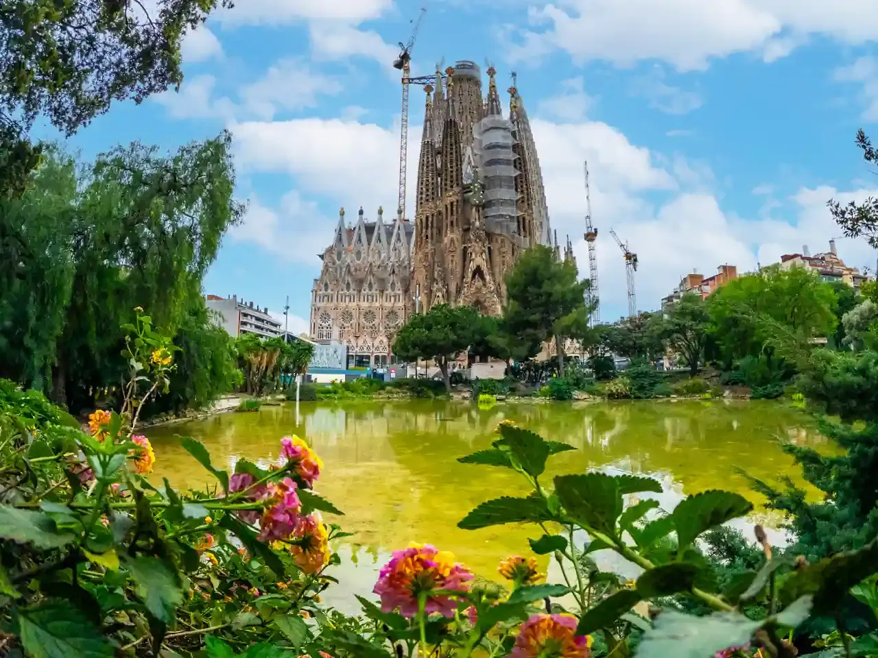 Sagrada Familia square