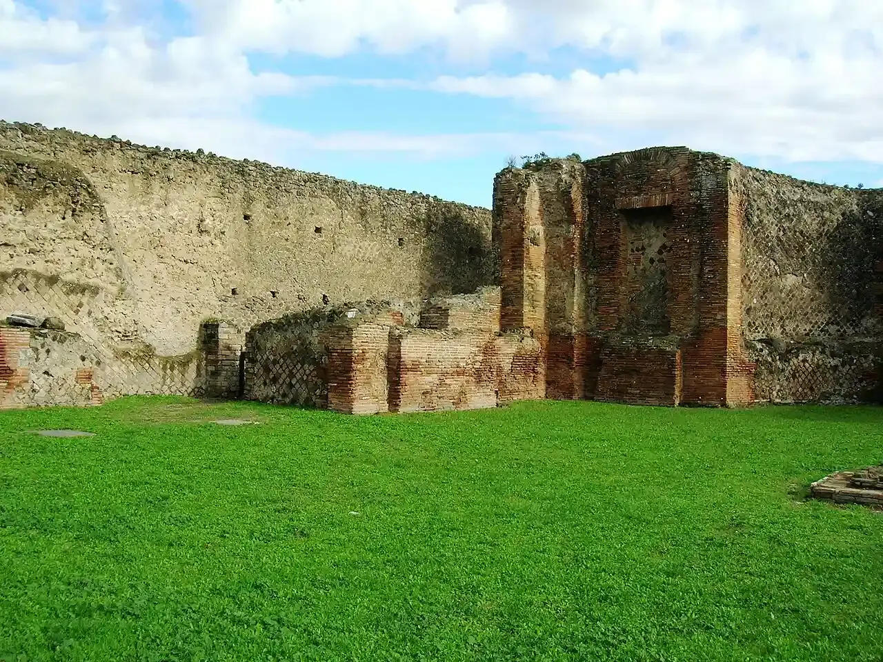Santuario dei Lari Pubblici