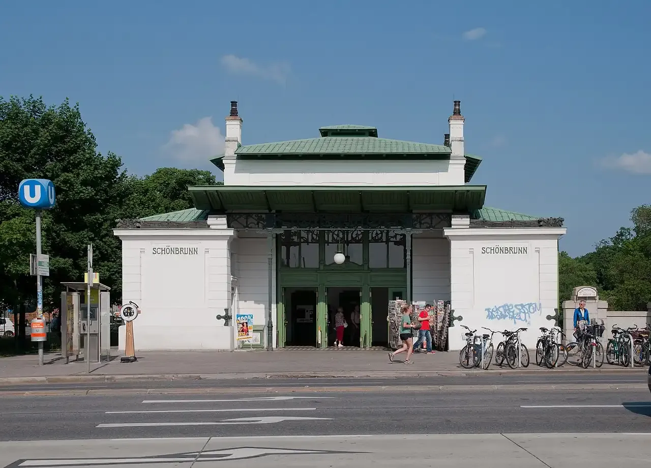 Schönbrunn metro station