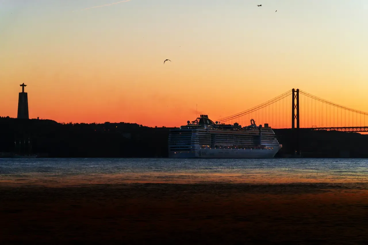 Sunset cruise in Lisbon
