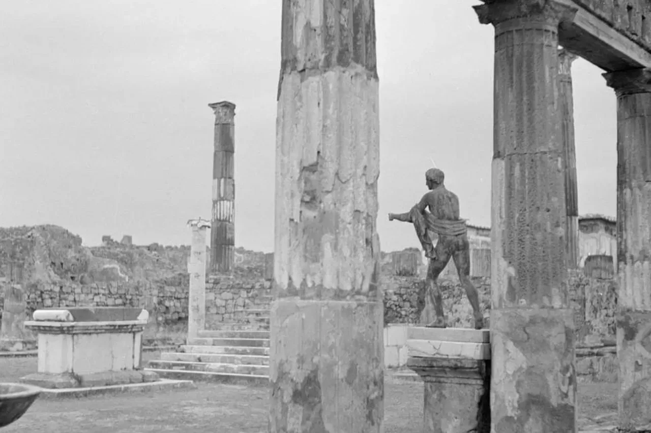 Temple of Apollo in 1950-1960