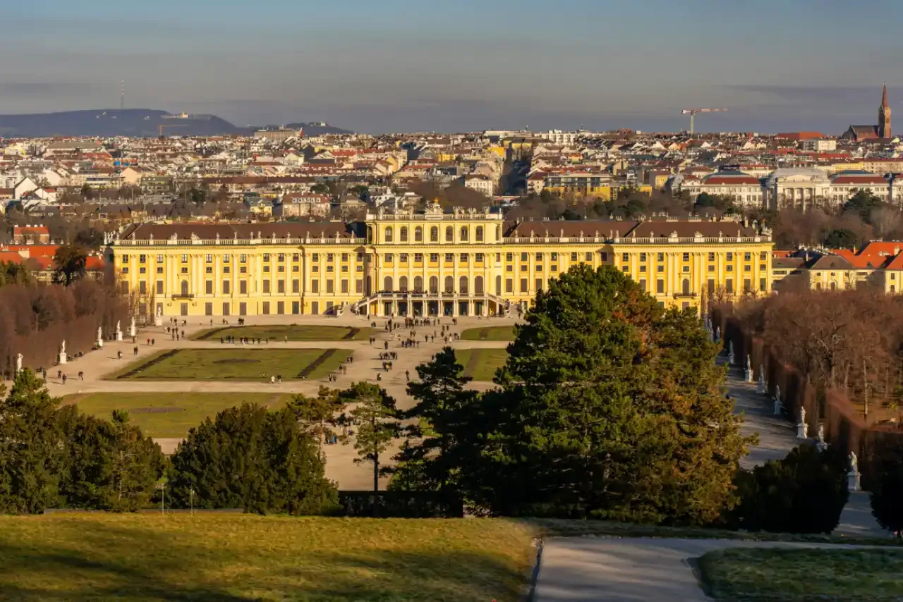 Tourists at Schönbrunn Palace