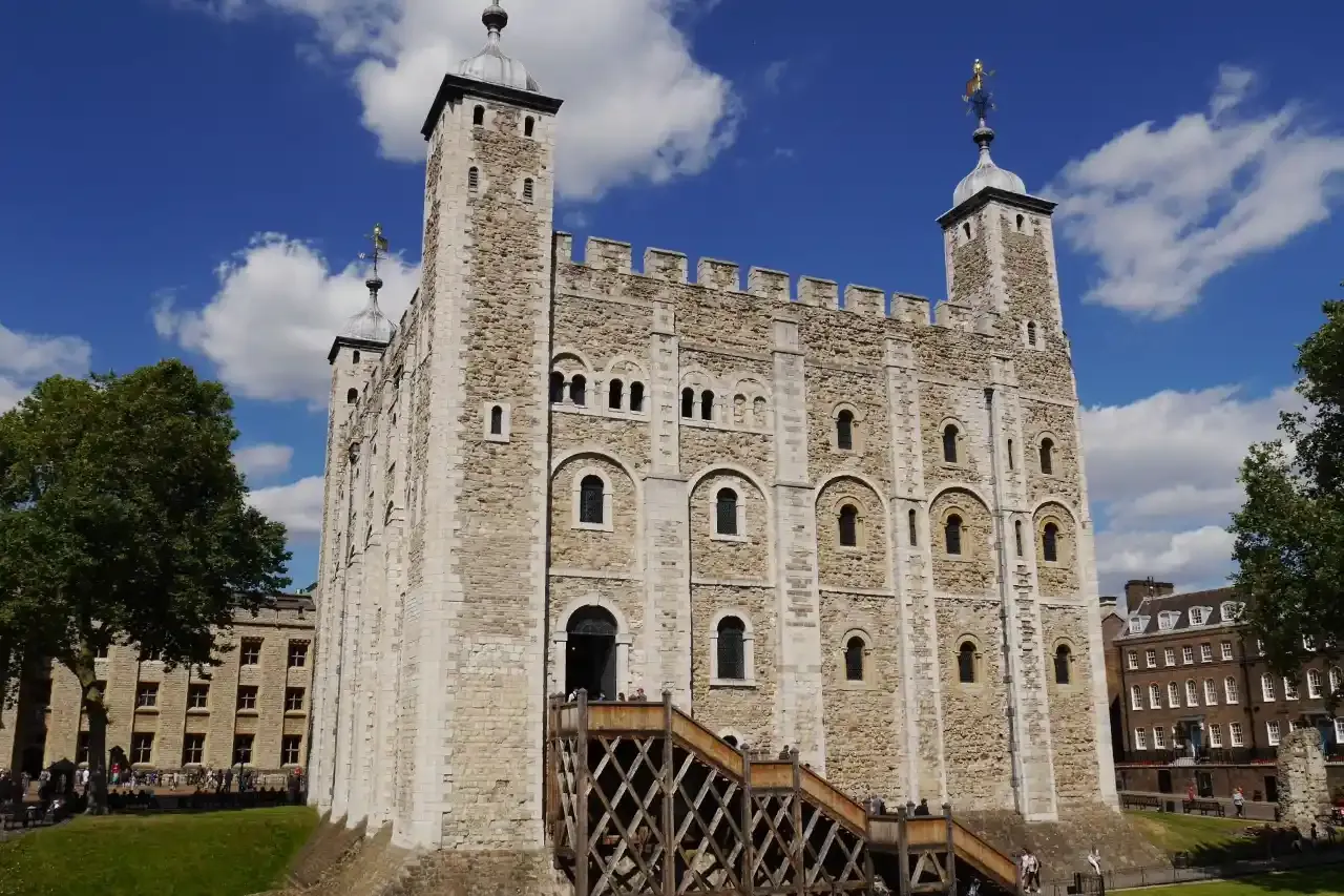 Tower of London opening hours