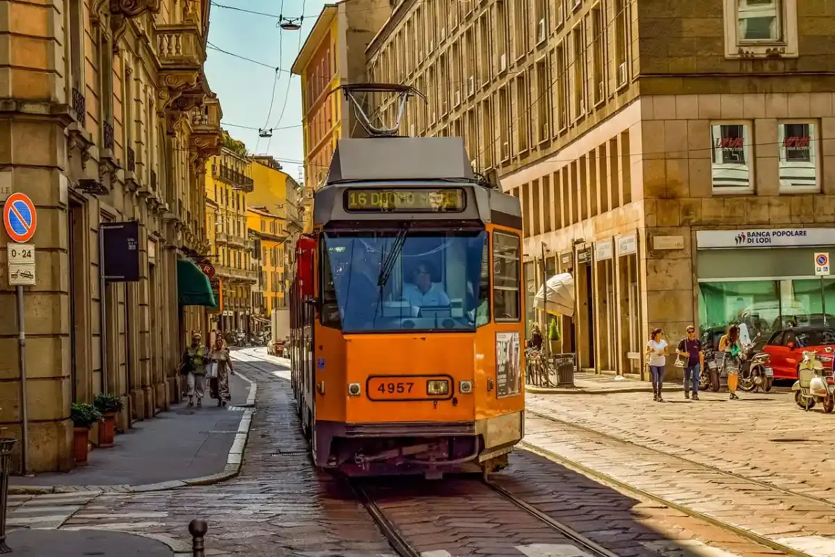 Tram 16 Milan