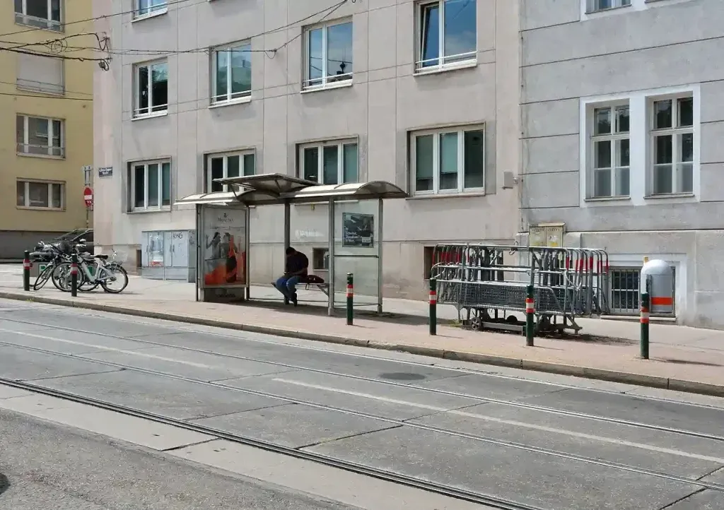 Tram stop Schloss Belvedere
